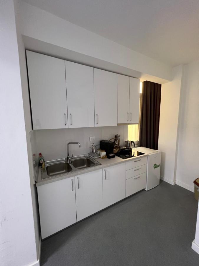 Skenderbej Rooms Тирана Екстер'єр фото